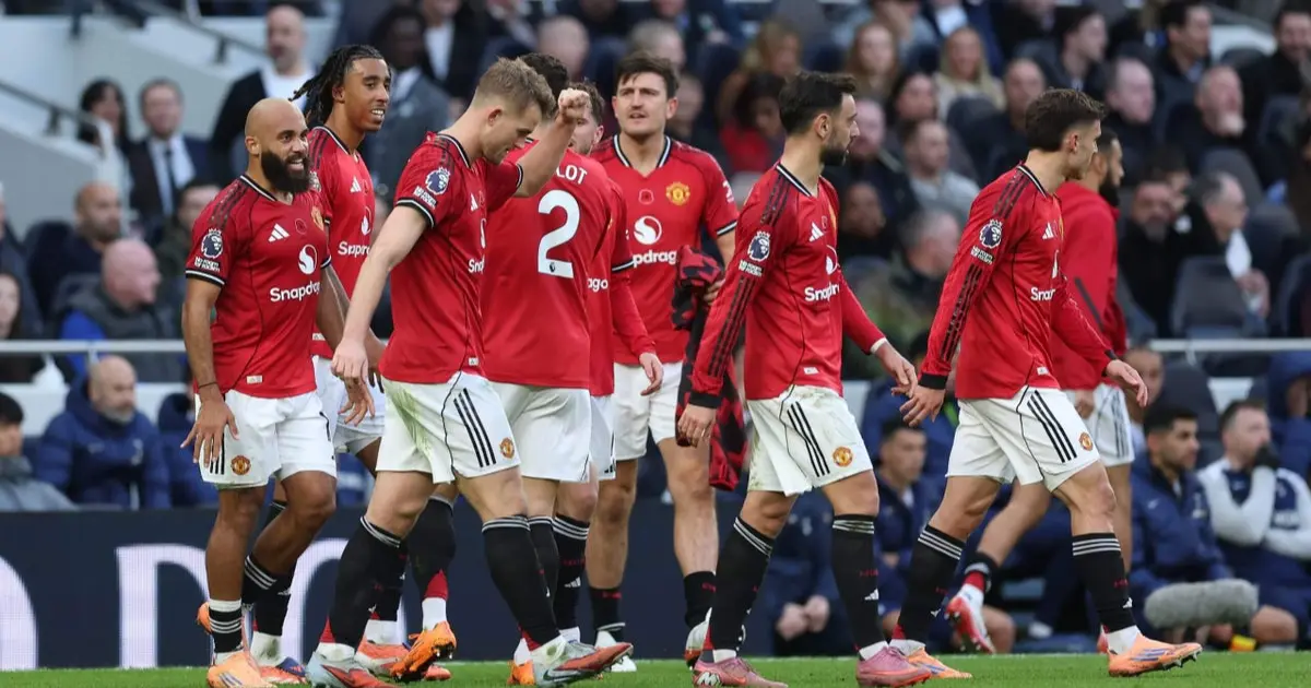 Jogadores de futebol em treino antes do arranque da Premier League