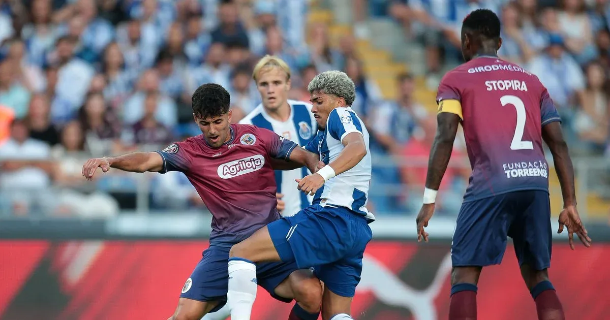 Estádio de futebol antes de um jogo da Supertaça Cândido de Oliveira entre FC Porto e Torreense