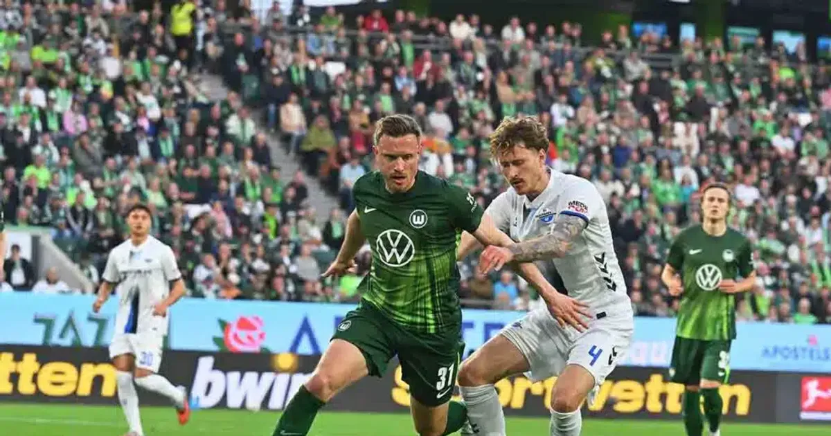 Estádio de futebol alemão antes de um jogo da 2. Bundesliga